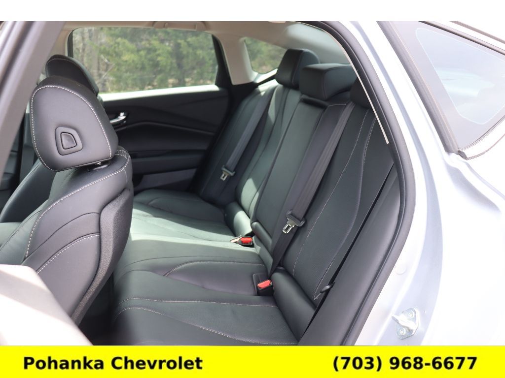 Vehicle image 31 of 40