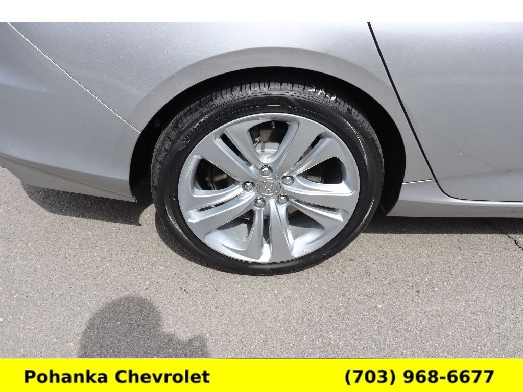 Vehicle image 35 of 40