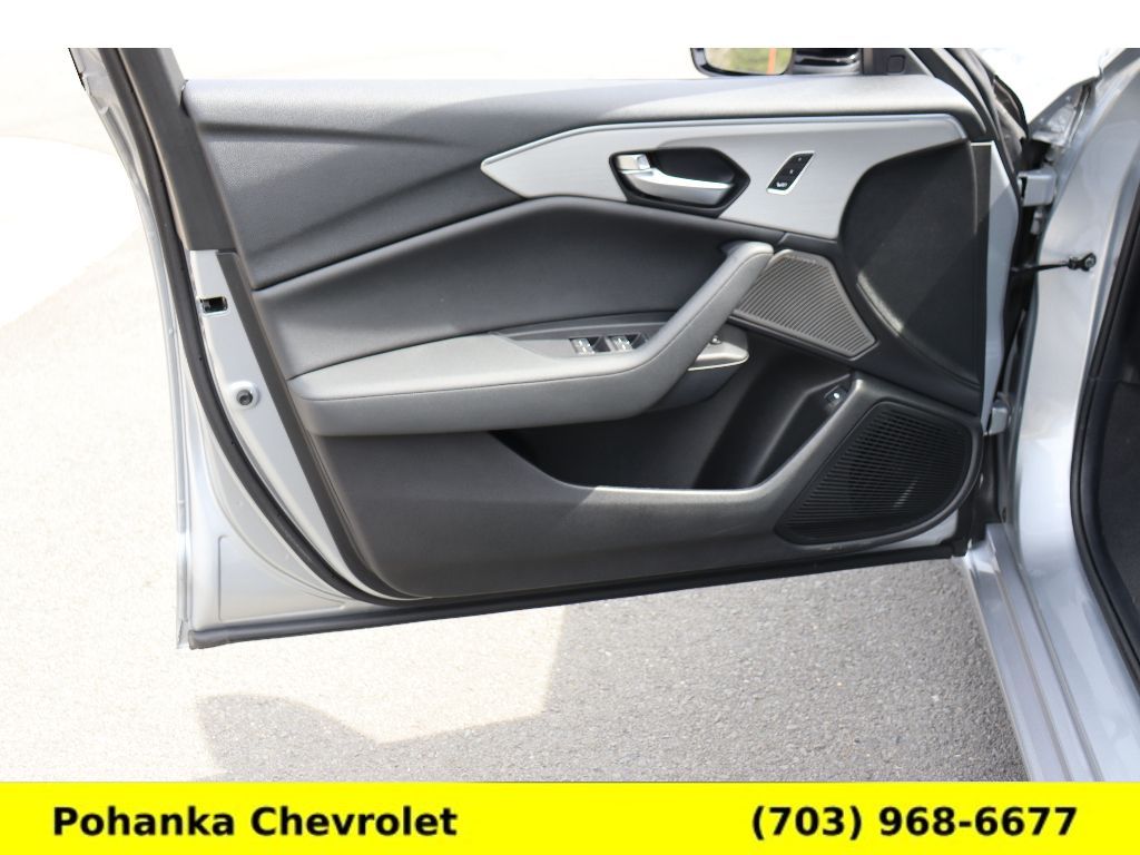 Vehicle image 27 of 40