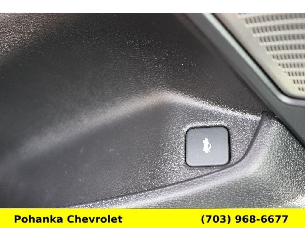 Vehicle image 26 of 40