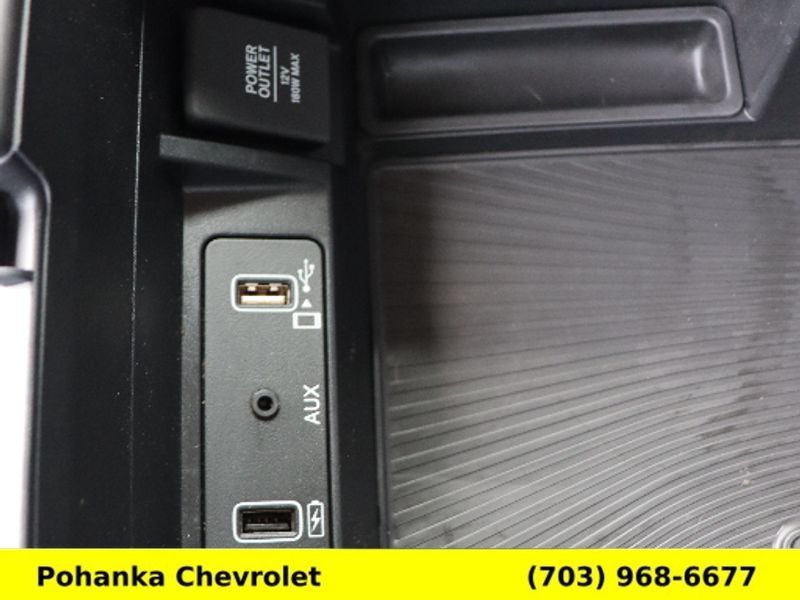 Vehicle image 18 of 40