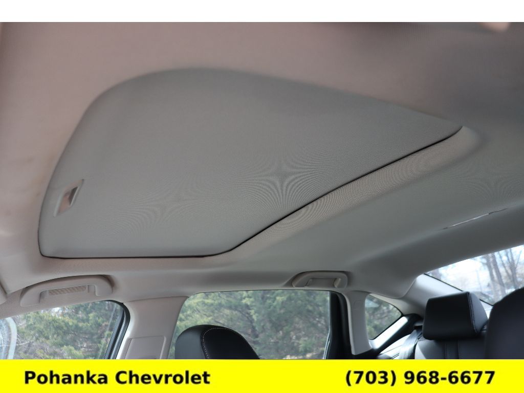 Vehicle image 21 of 40