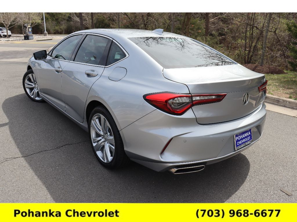 Vehicle image 8 of 40