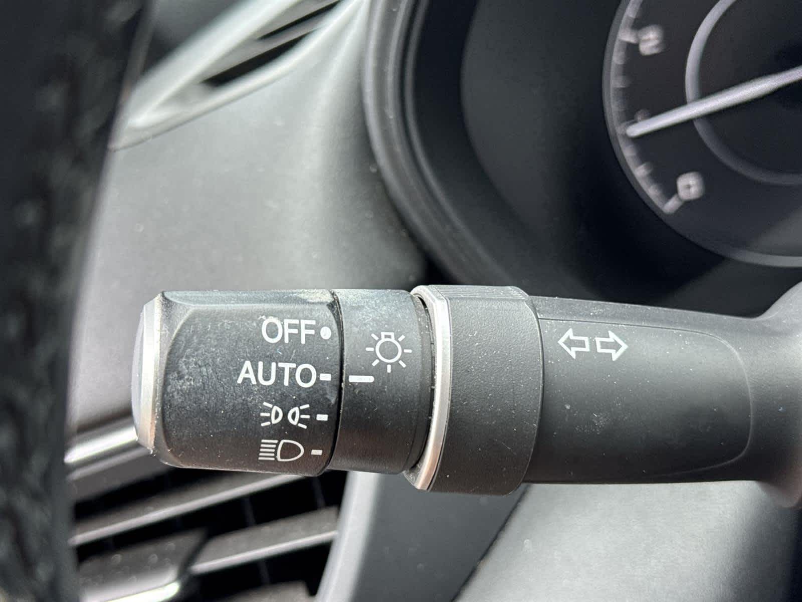 Vehicle image 23 of 32
