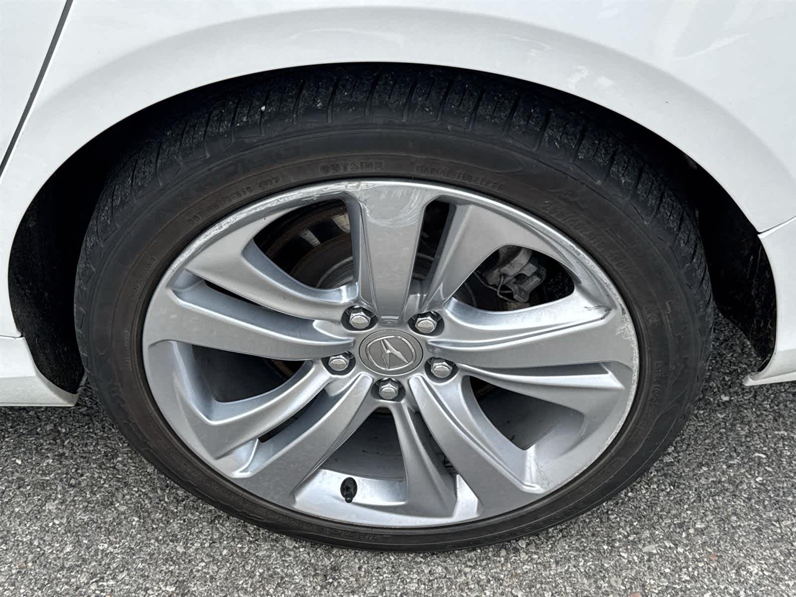 Vehicle image 11 of 32