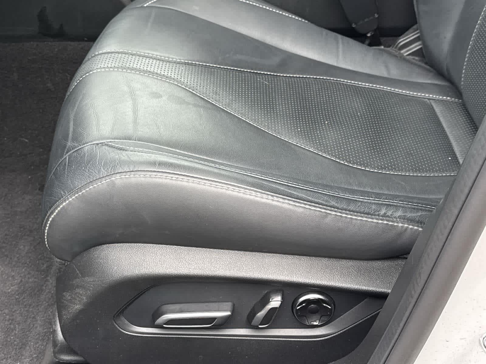Vehicle image 13 of 32