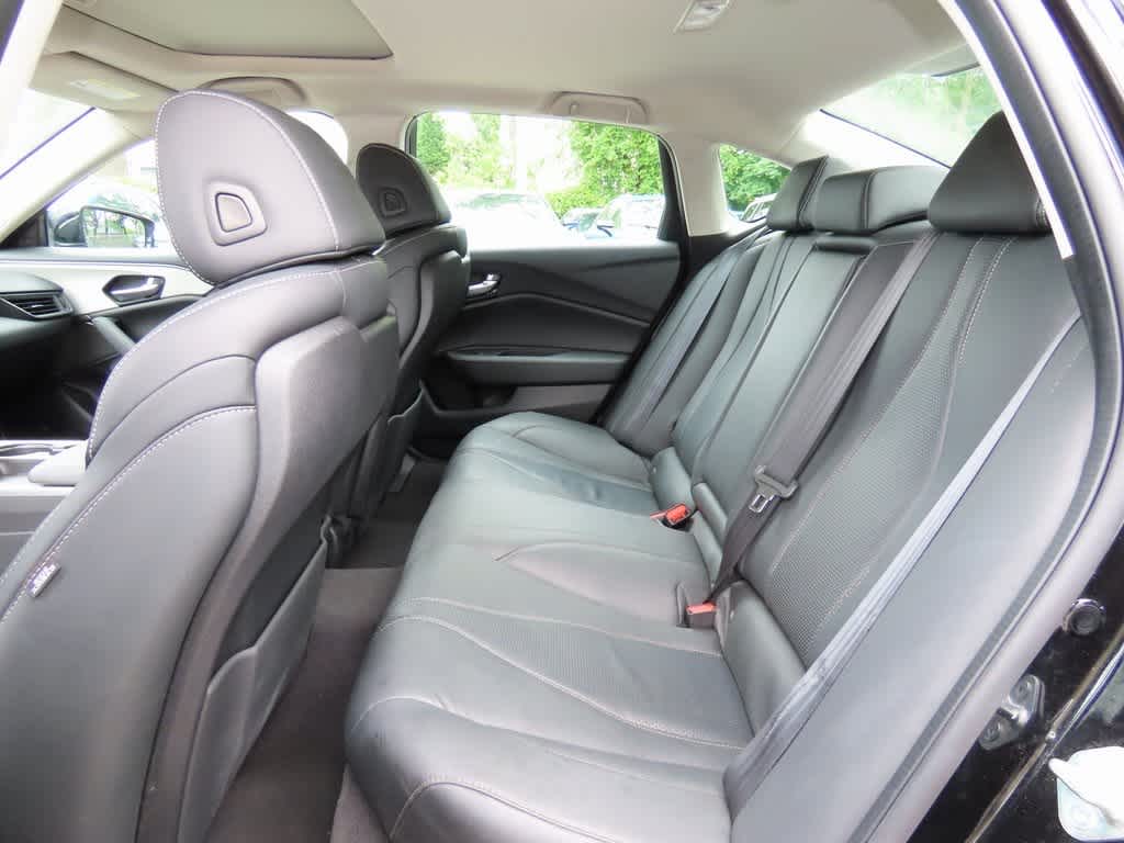 Vehicle image 11 of 27