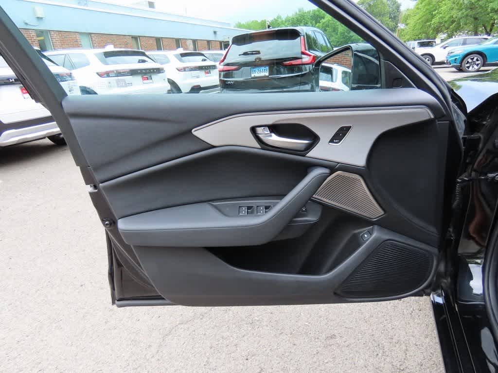 Vehicle image 13 of 27