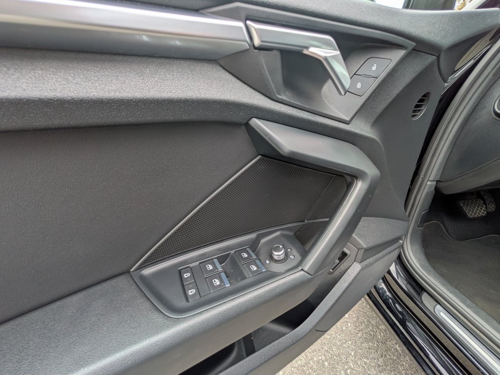 Vehicle image 11 of 29