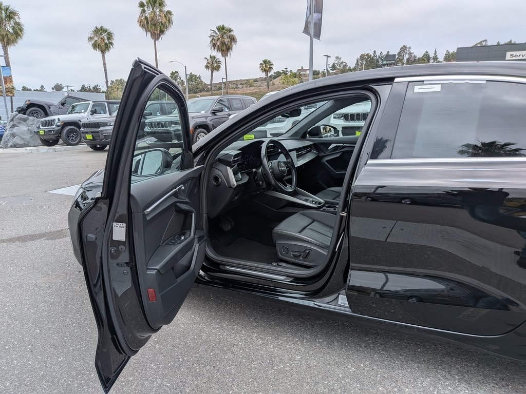 Vehicle image 9 of 29