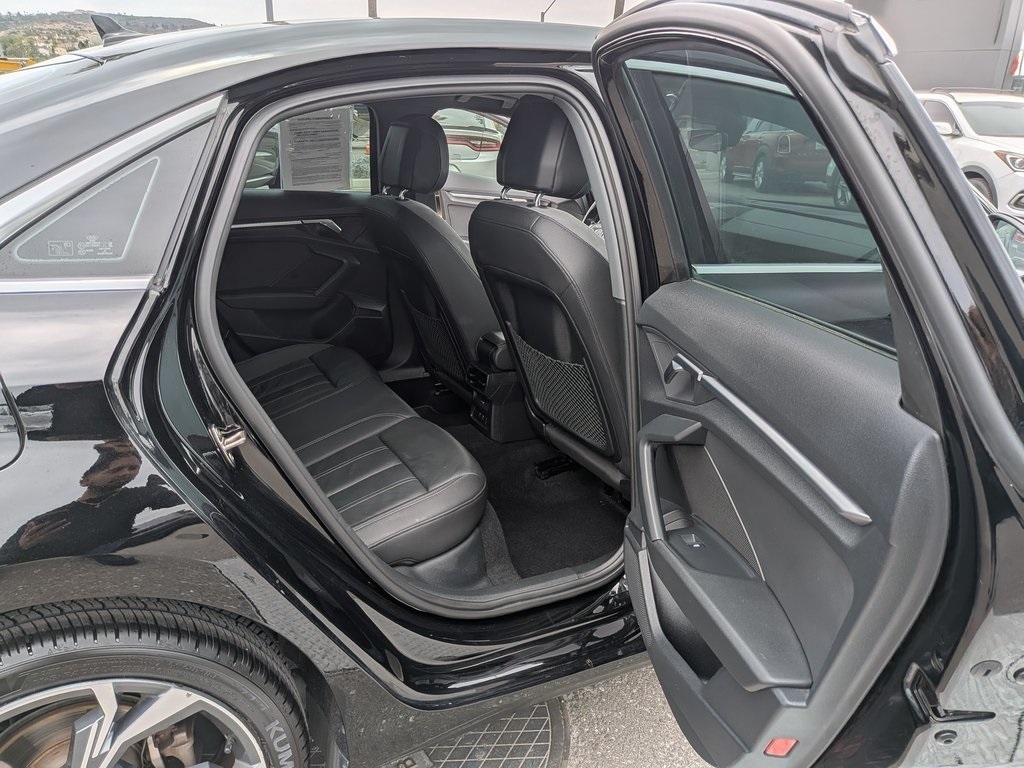 Vehicle image 17 of 29