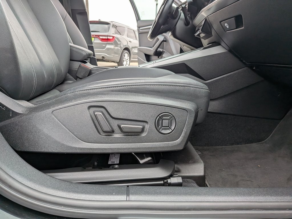 Vehicle image 22 of 29