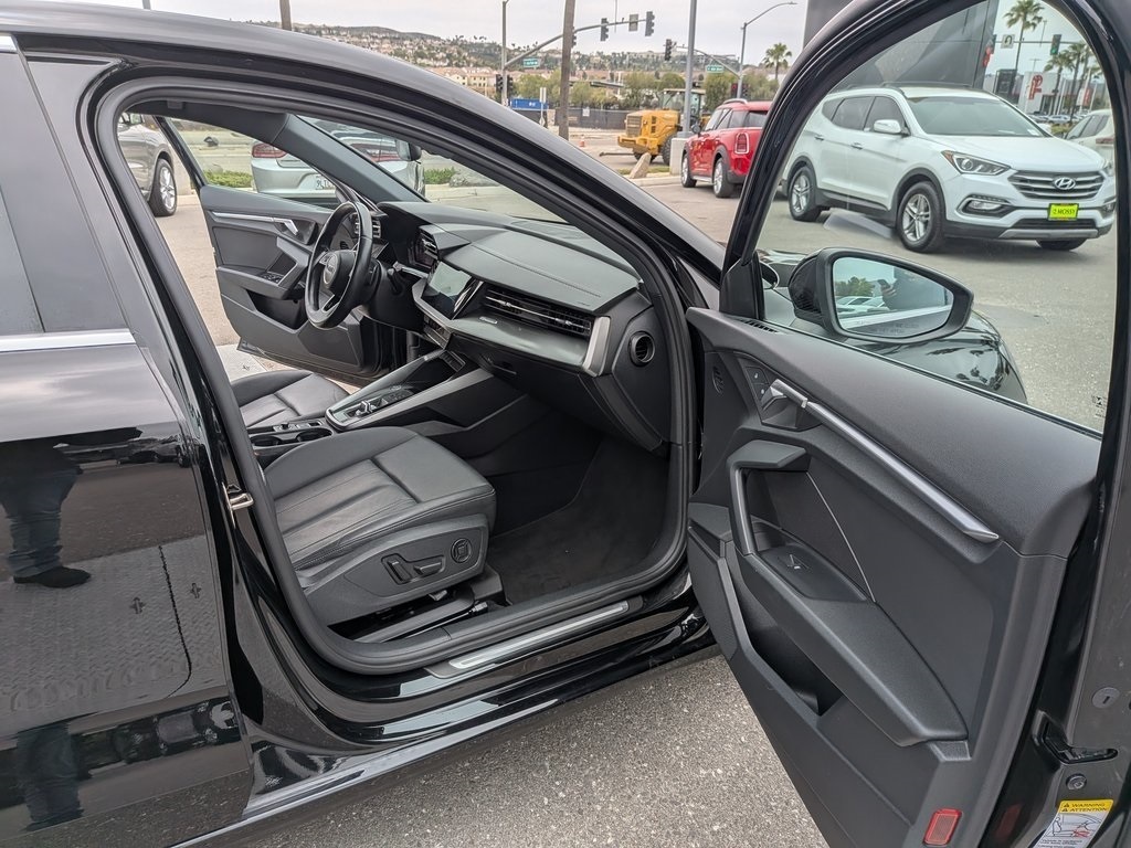 Vehicle image 20 of 29