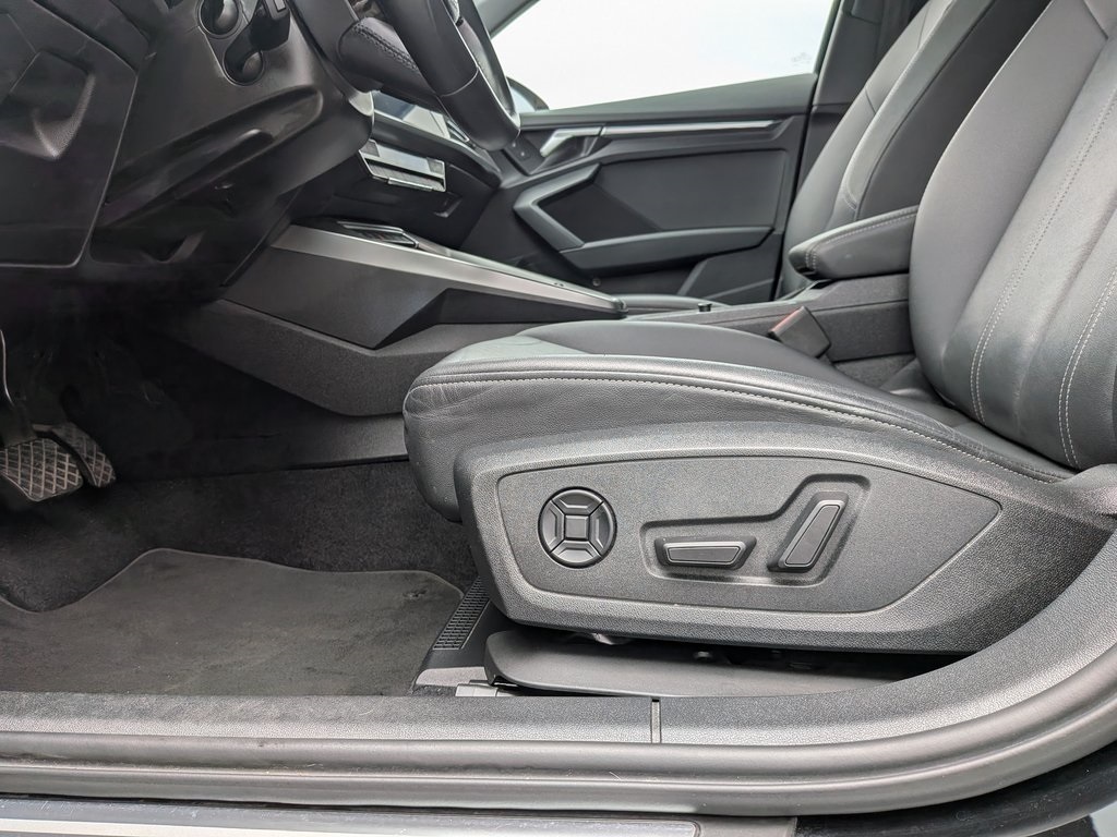 Vehicle image 13 of 29