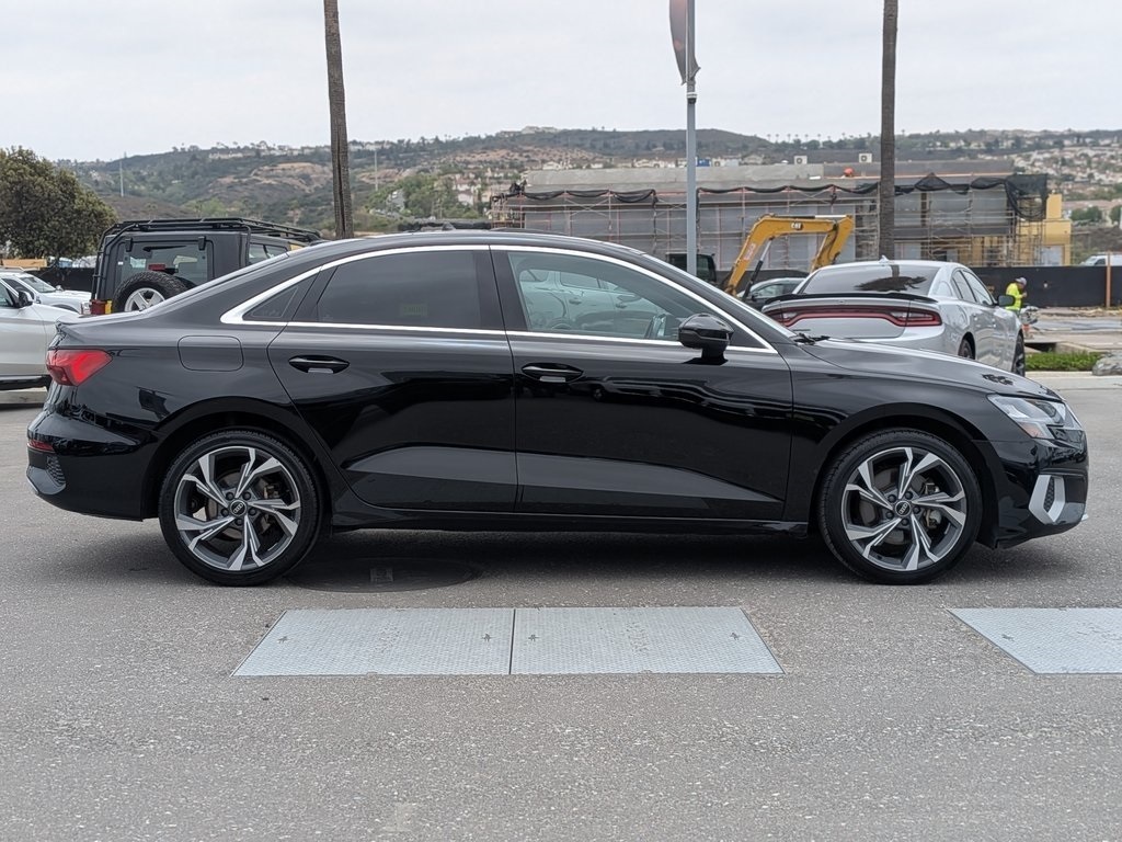 Vehicle image 4 of 29