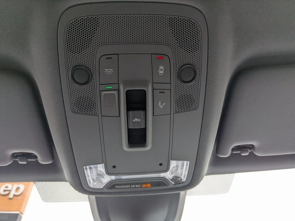 Vehicle image 28 of 29