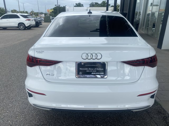 Vehicle image 5 of 6