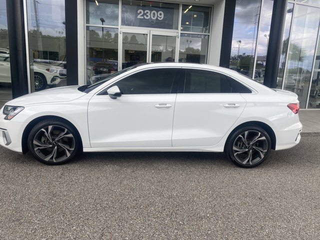 Vehicle image 4 of 6