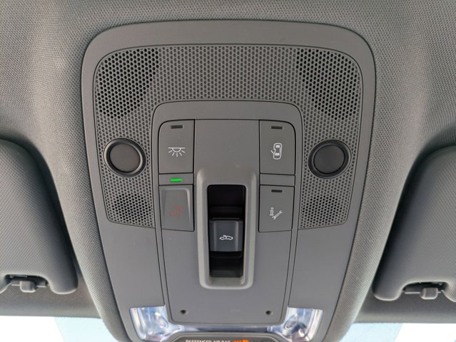 Vehicle image 16 of 27