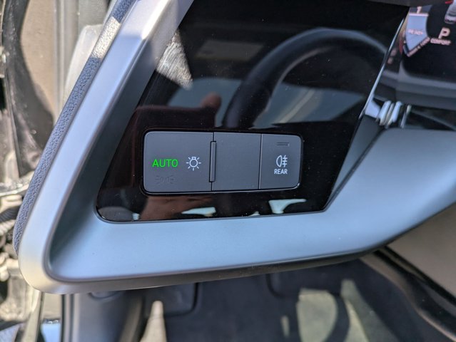 Vehicle image 18 of 27