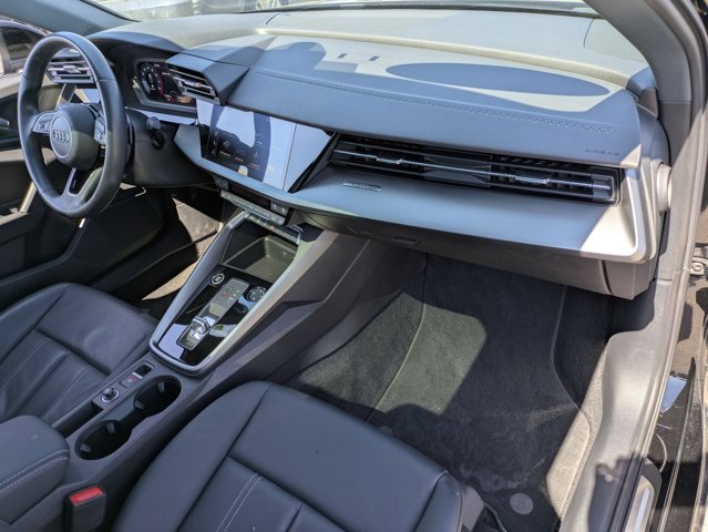 Vehicle image 25 of 27