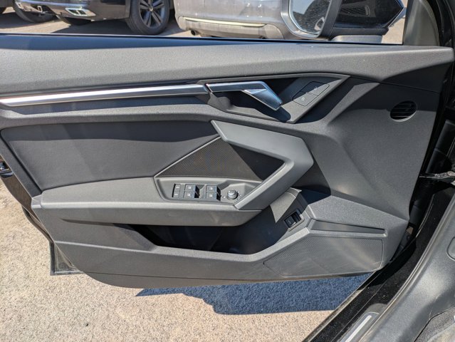 Vehicle image 6 of 27