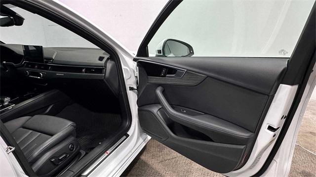 Vehicle image 11 of 31