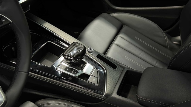 Vehicle image 25 of 31