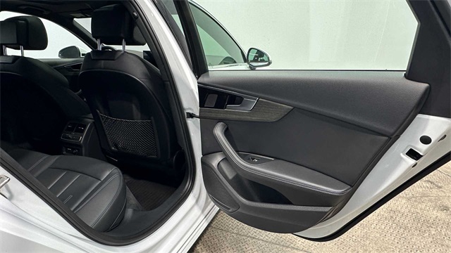 Vehicle image 12 of 31