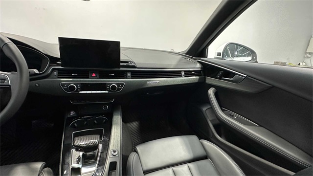 Vehicle image 16 of 31