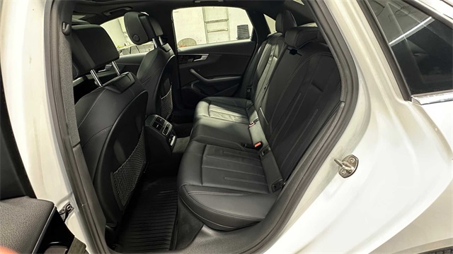 Vehicle image 18 of 31