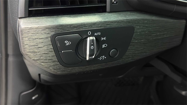 Vehicle image 22 of 31