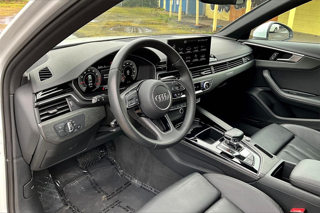 Vehicle image 17 of 33