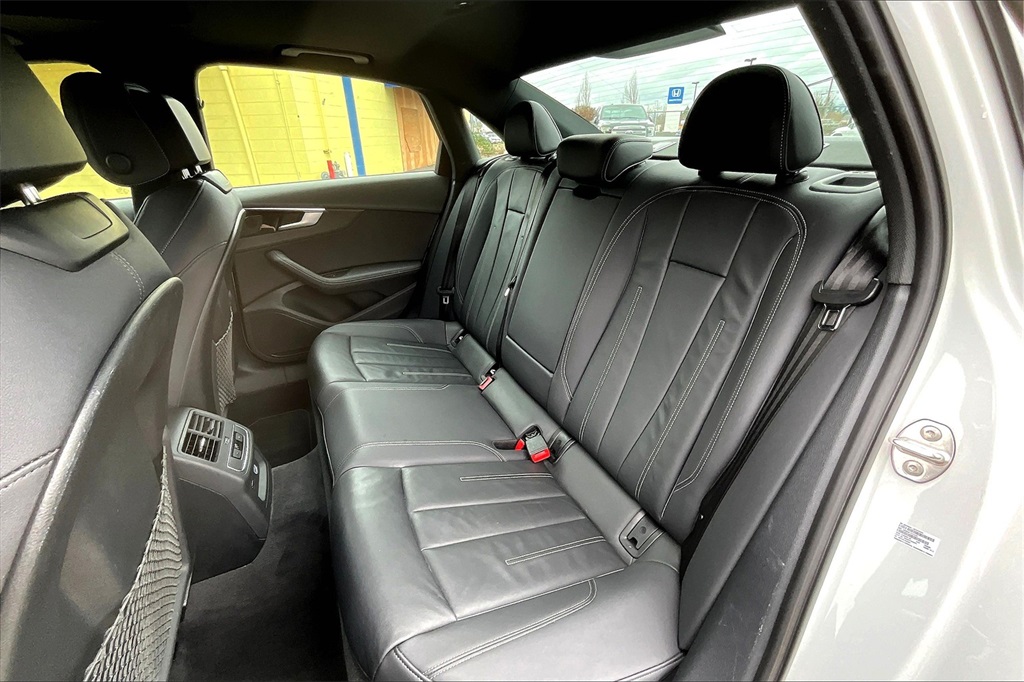 Vehicle image 20 of 33