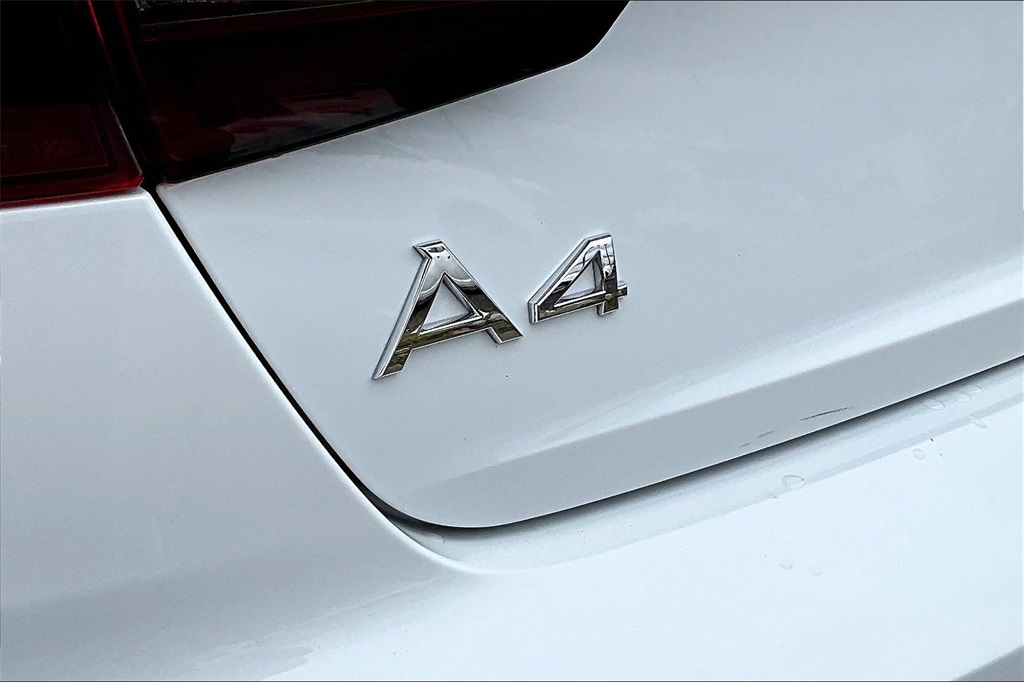 Vehicle image 32 of 33