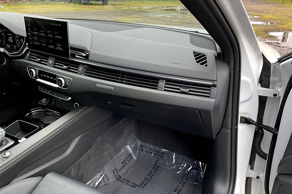 Vehicle image 18 of 33