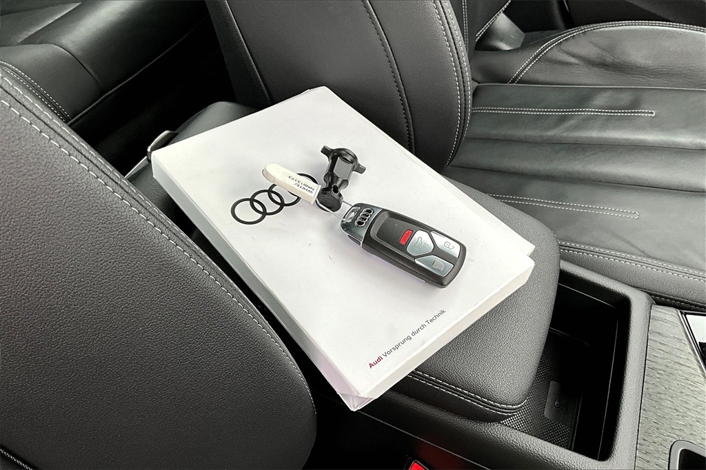 Vehicle image 14 of 33