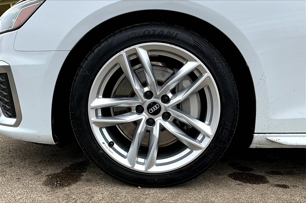 Vehicle image 12 of 33