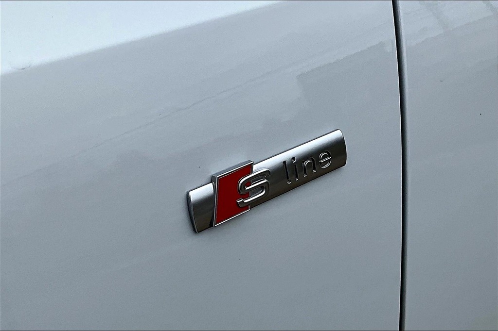 Vehicle image 11 of 33