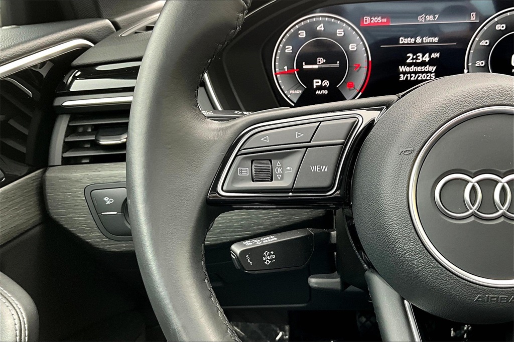 Vehicle image 23 of 33
