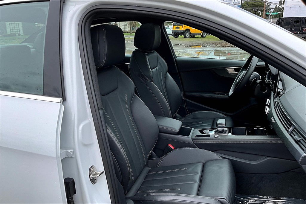 Vehicle image 10 of 33