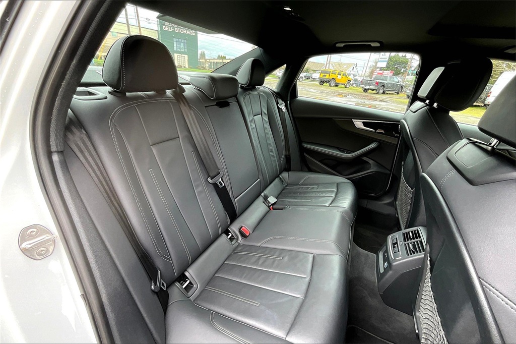 Vehicle image 19 of 33