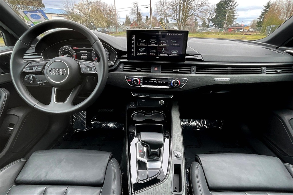 Vehicle image 15 of 33