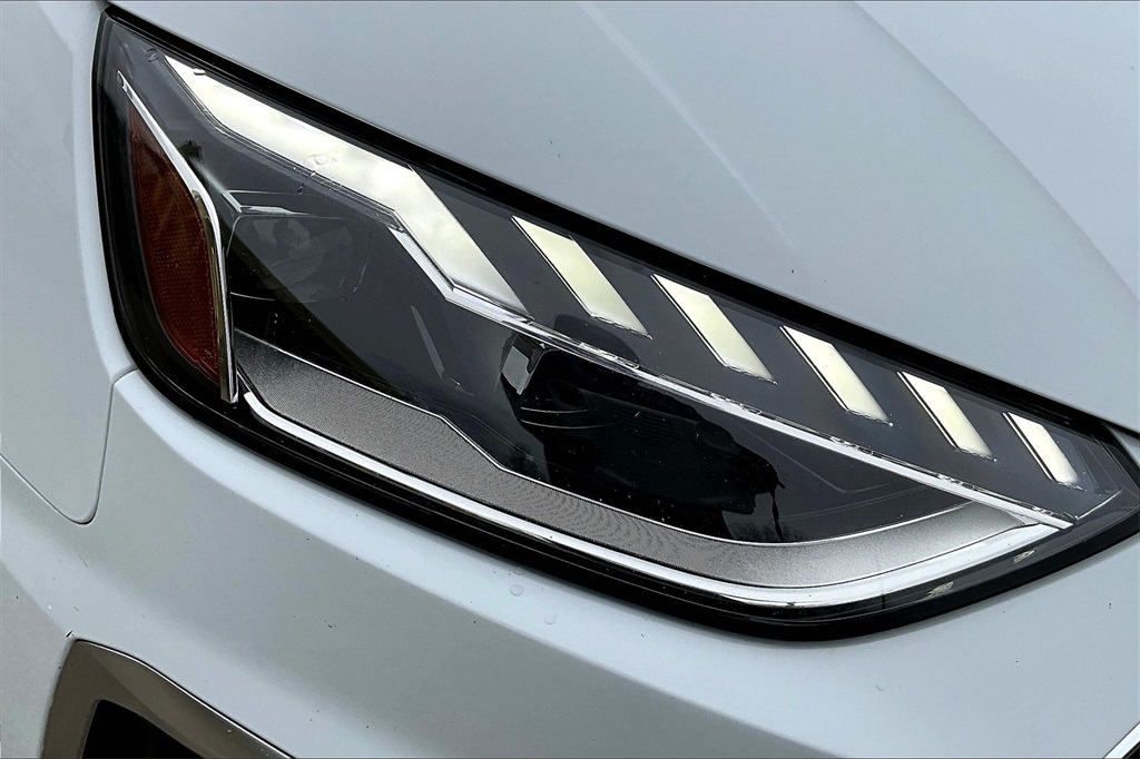 Vehicle image 26 of 33