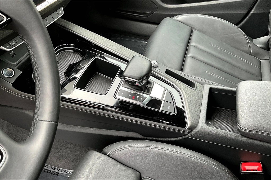 Vehicle image 16 of 33