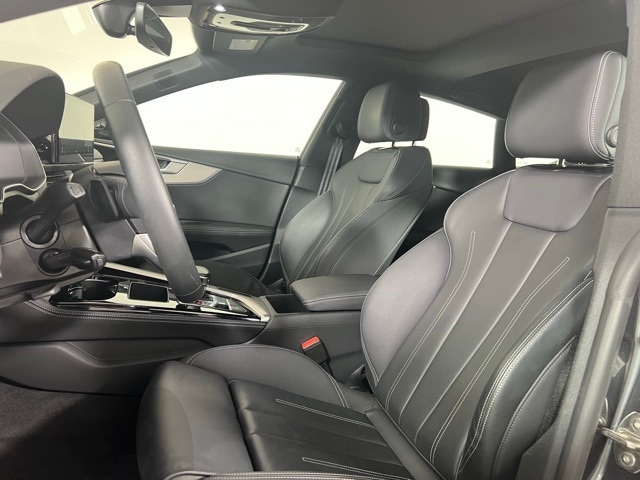 Vehicle image 14 of 29