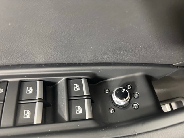 Vehicle image 28 of 29