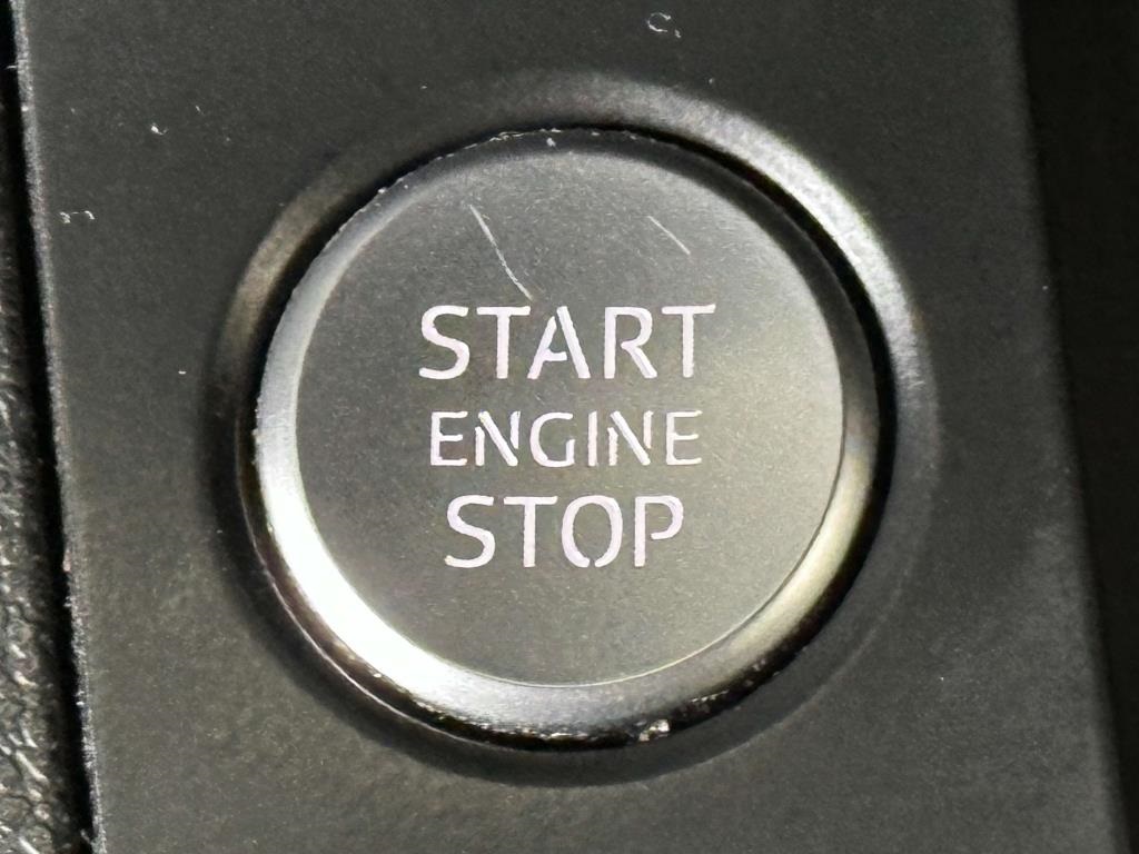 Vehicle image 23 of 33