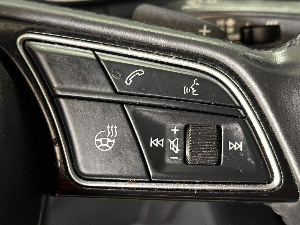 Vehicle image 21 of 33