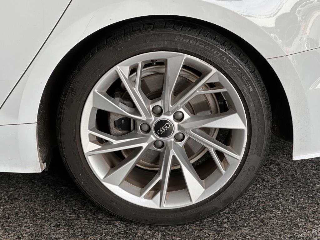 Vehicle image 9 of 33